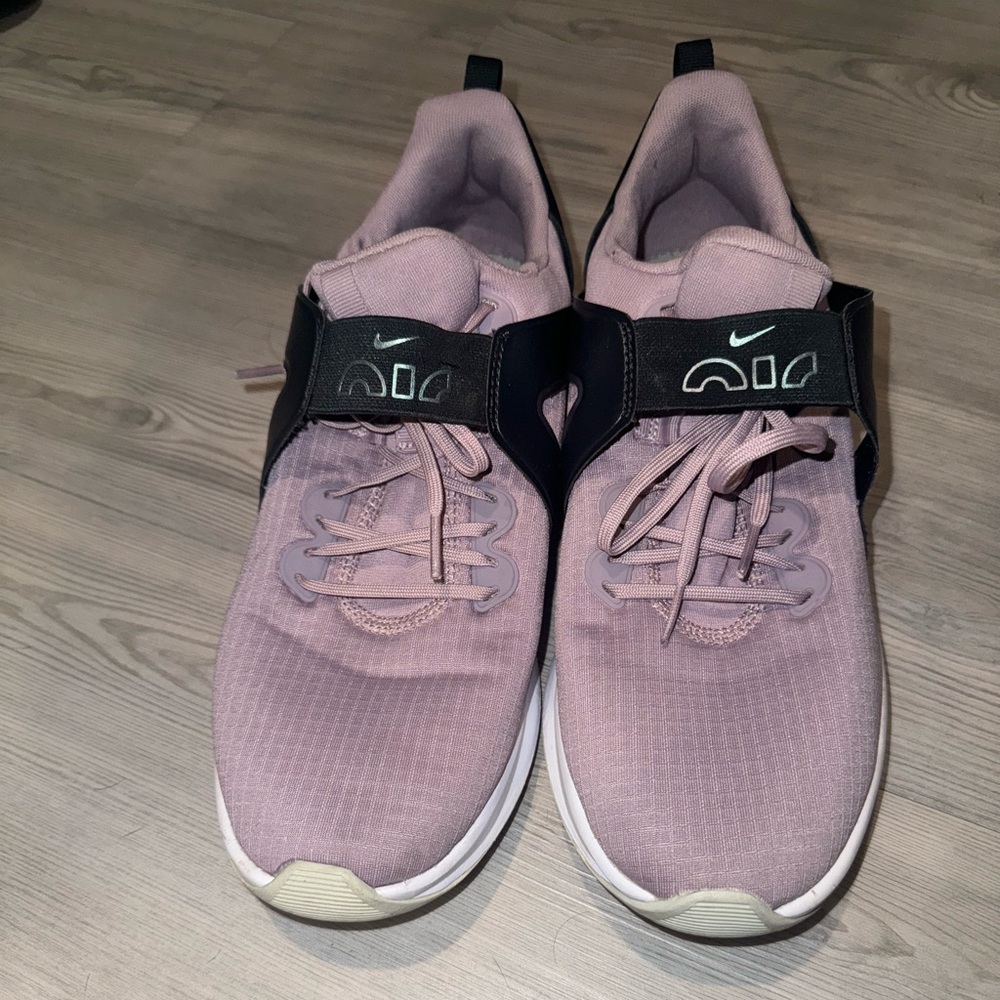 Nike Women's Air Max Bella Tr 5 Shoes